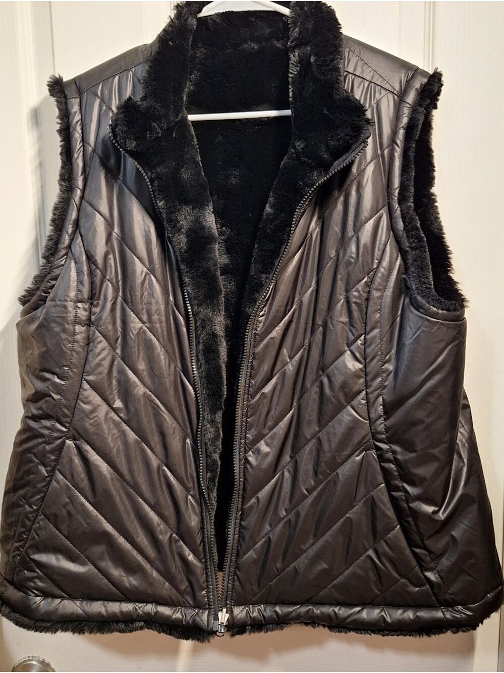 Women’s Quilted Faux-Fur Lined Vest - Black Reversible XL